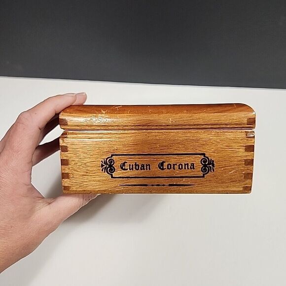 Arturo Fuente Corona Hand Made In Dominican Republic Box - Picture 7 of 16